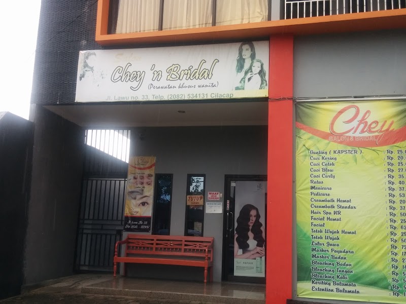 Aning Salon: Santai di Tengah Hujan Cilacap